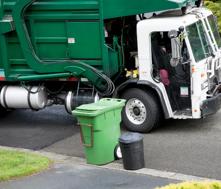 Euro Recycle collection lorry emptying a commercial bin in Cardiff